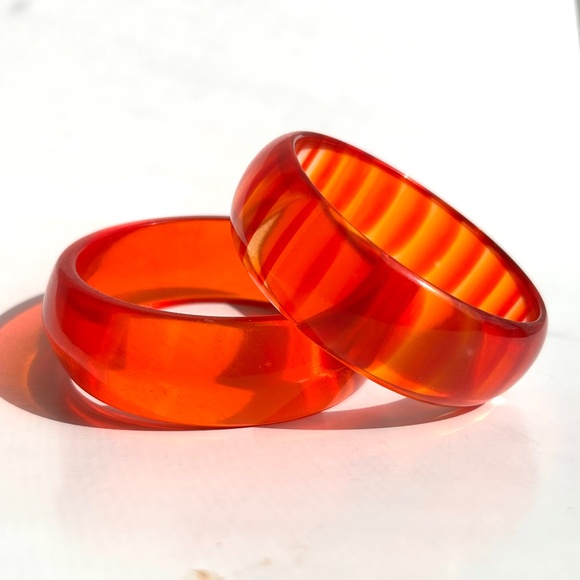 Two Vintage 60s Genuine Lucite Best Plastics Bangle Bracelets - Picture 8 of 11